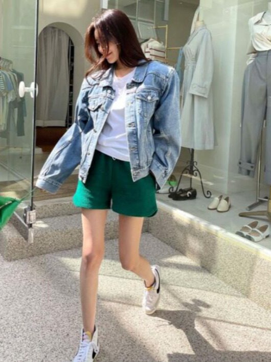 時代を超えて愛される香港スタイルのストリートファッションデニ - Street Fashion Hong Kong のレビューと価格