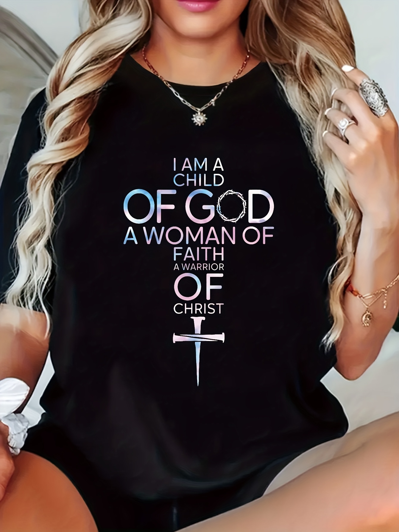 クリスチャンの名言がプリントされた宗教柄Tシャツ（女性用）快 - Street Style Fashion Quotes のレビューと価格