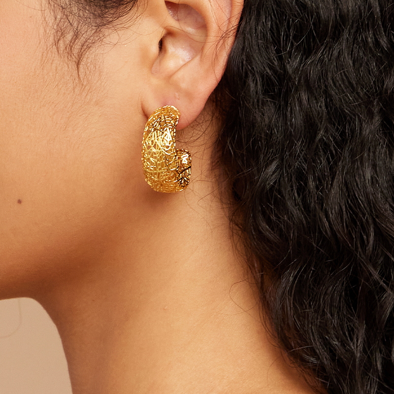 IVOG C シェイプ中空イヤリング 女性用 18K ゴール - Street Fashion Website のレビューと価格