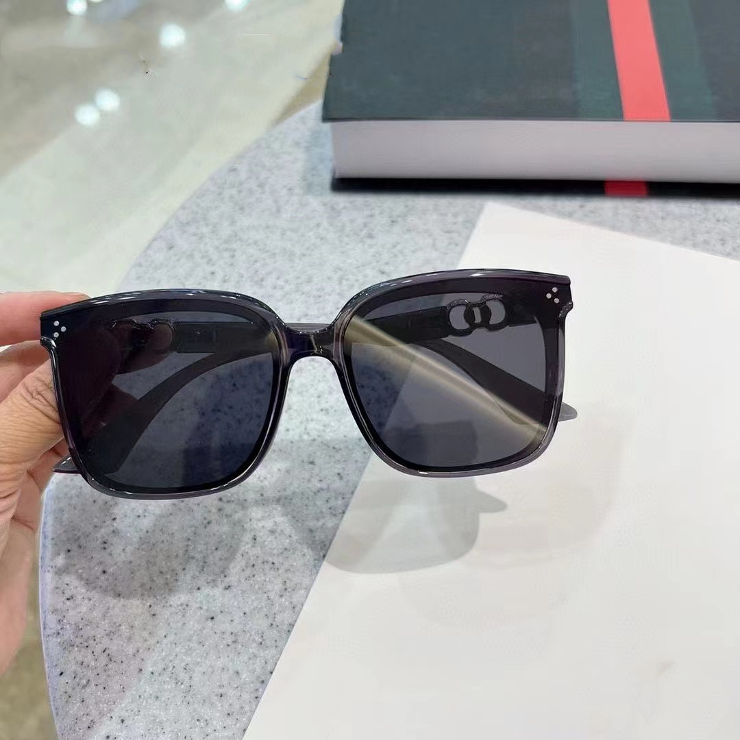 同じスタイルの新しい女性用サングラス サングラス ファッショ - Street Fashion Shoot のレビューと価格